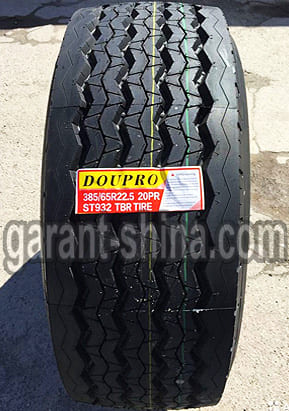 Doupro ST932 (прицепная, бомба) 385/65 R22.5 160K 20PR - Фото протектора с этикеткой на улице